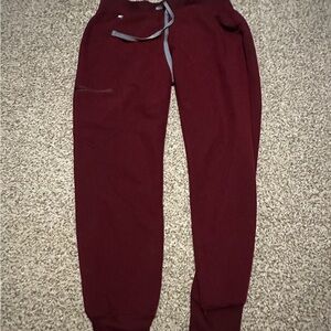 Figs Burgundy Scrub Top xs and Zamora jogger SP